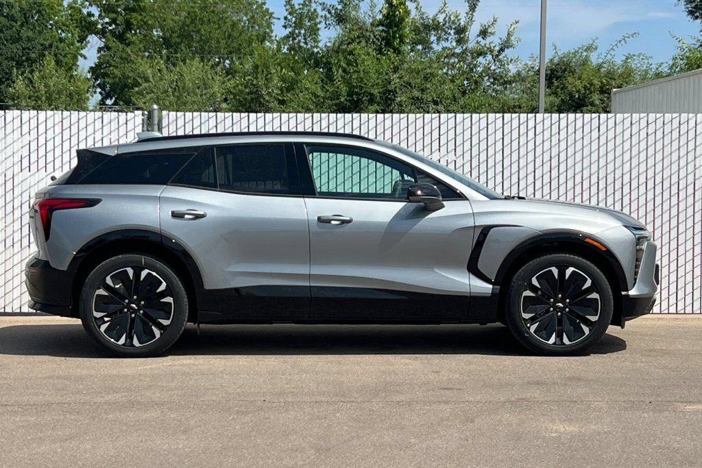 New 2025 Chevrolet Blazer EV RS RWD image 3