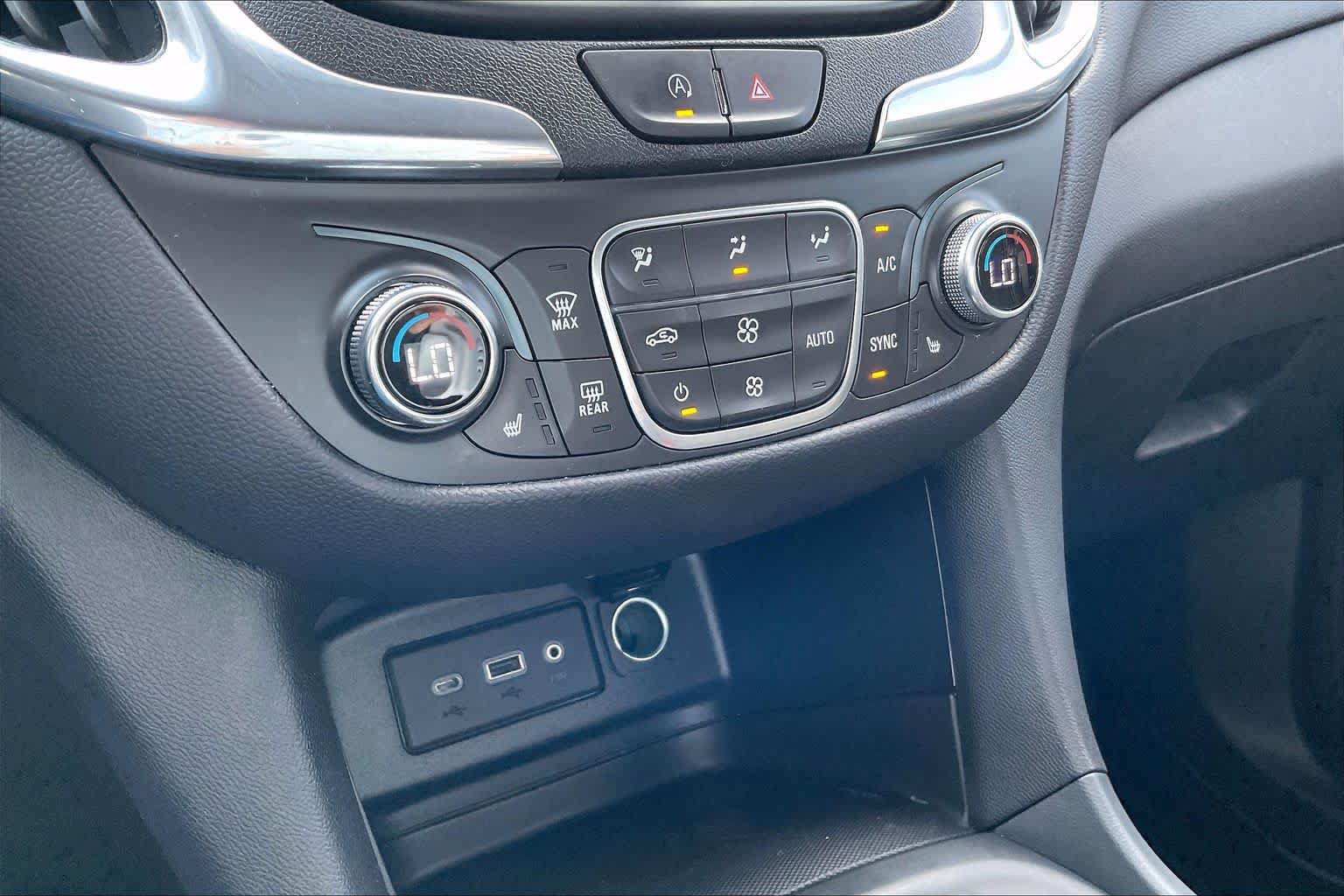 Used 2024 Chevrolet Equinox LT FWD image 32