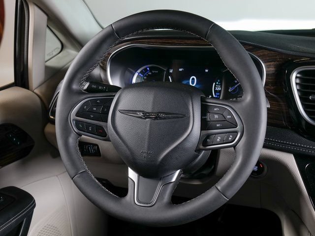 Used 2023 Chrysler Pacifica Limited FWD image 15