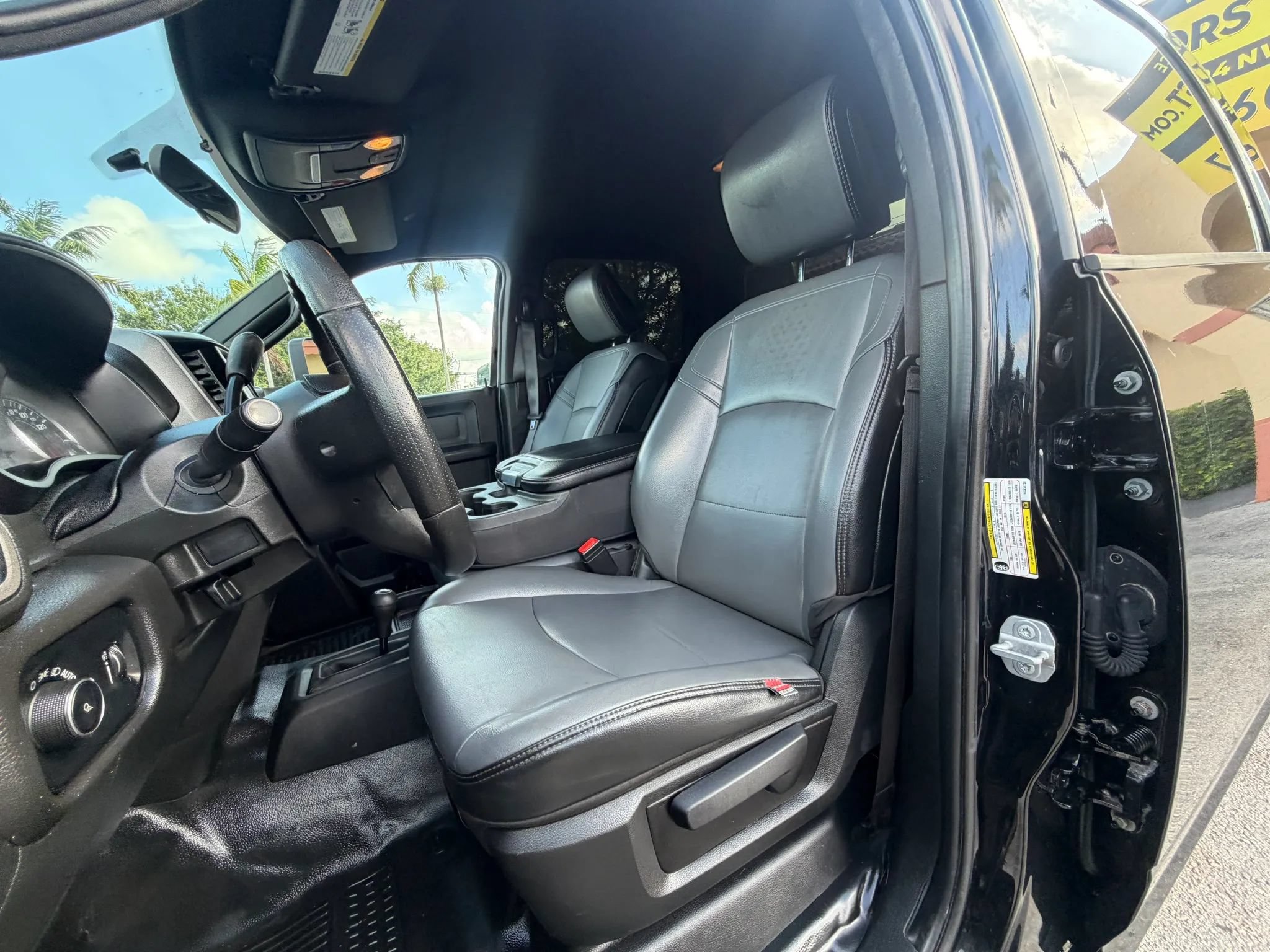 Used 2022 RAM 3500 Tradesman w/ Chrome Appearance Group AWD/4WD image 16