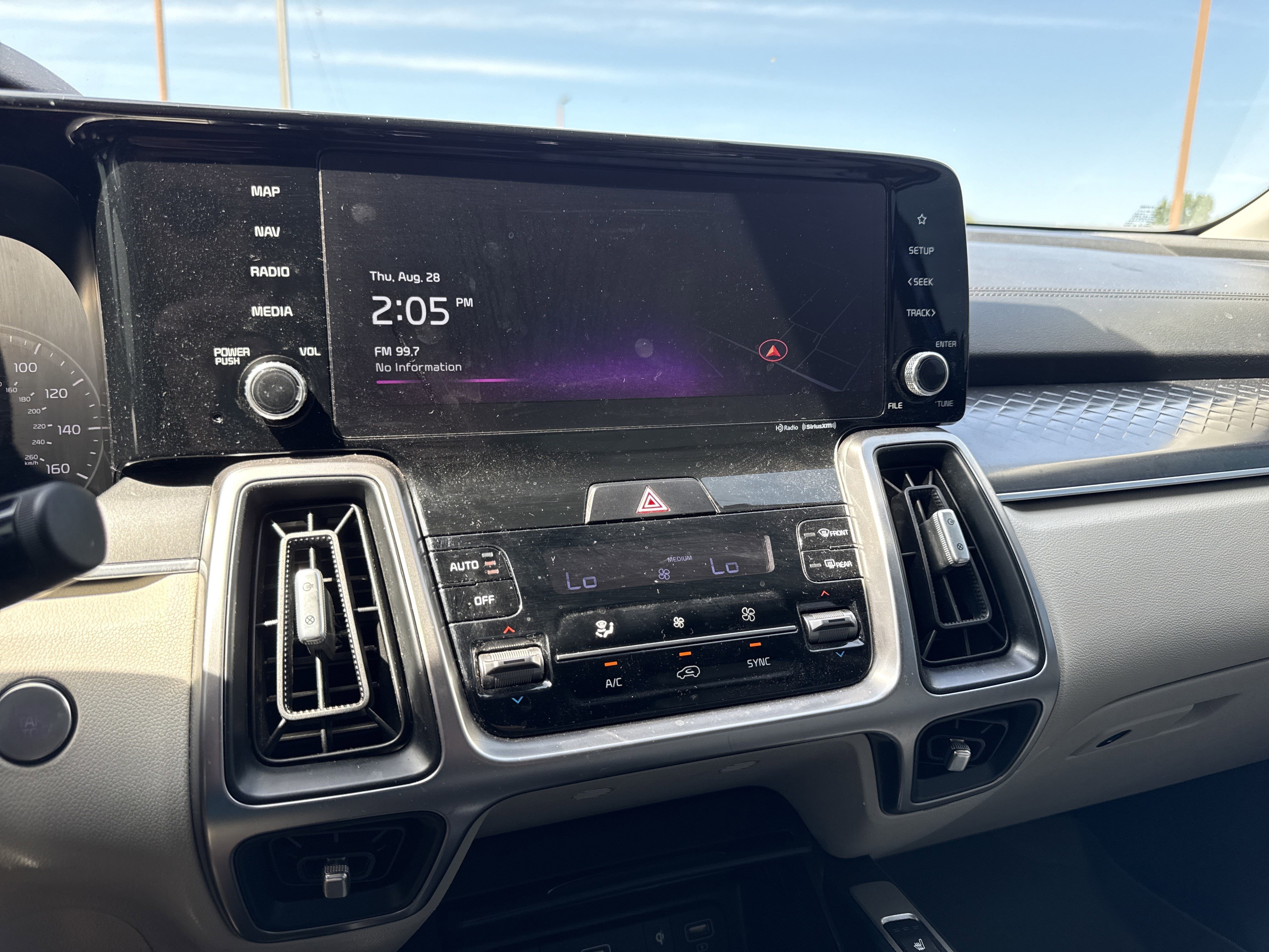 Used 2023 Kia Sorento S w/ Panoramic Sunroof Package image 9