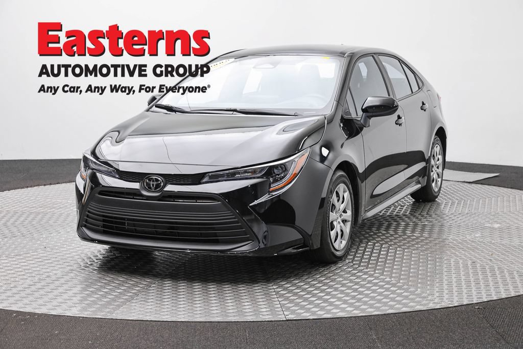 Used 2025 Toyota Corolla LE FWD image 1
