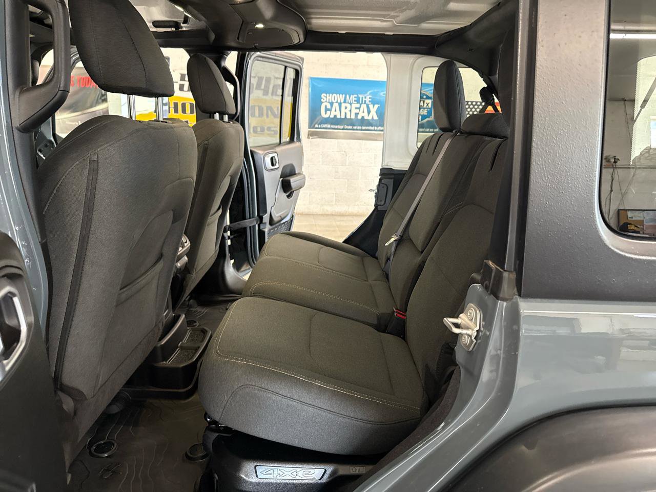 Used 2024 Jeep Wrangler Unlimited image 35