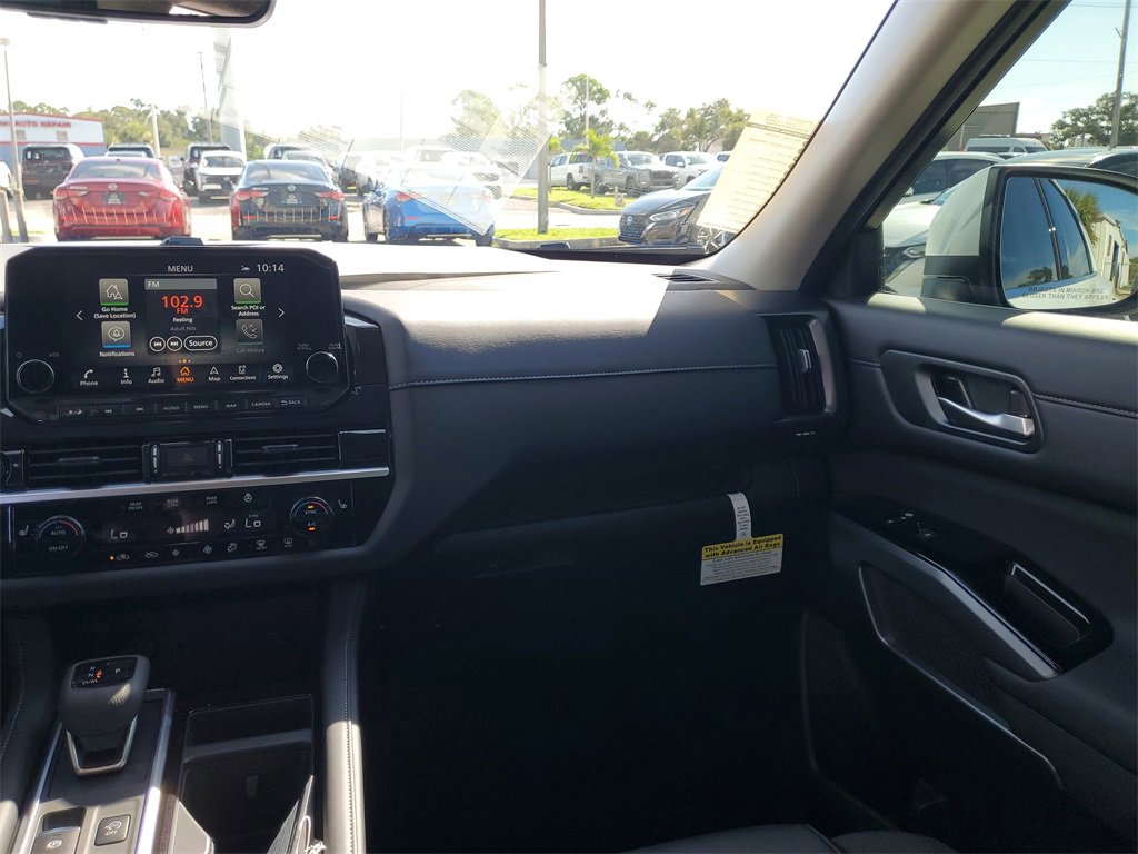 New 2025 Nissan Pathfinder SL w/ SL Premium Package image 10