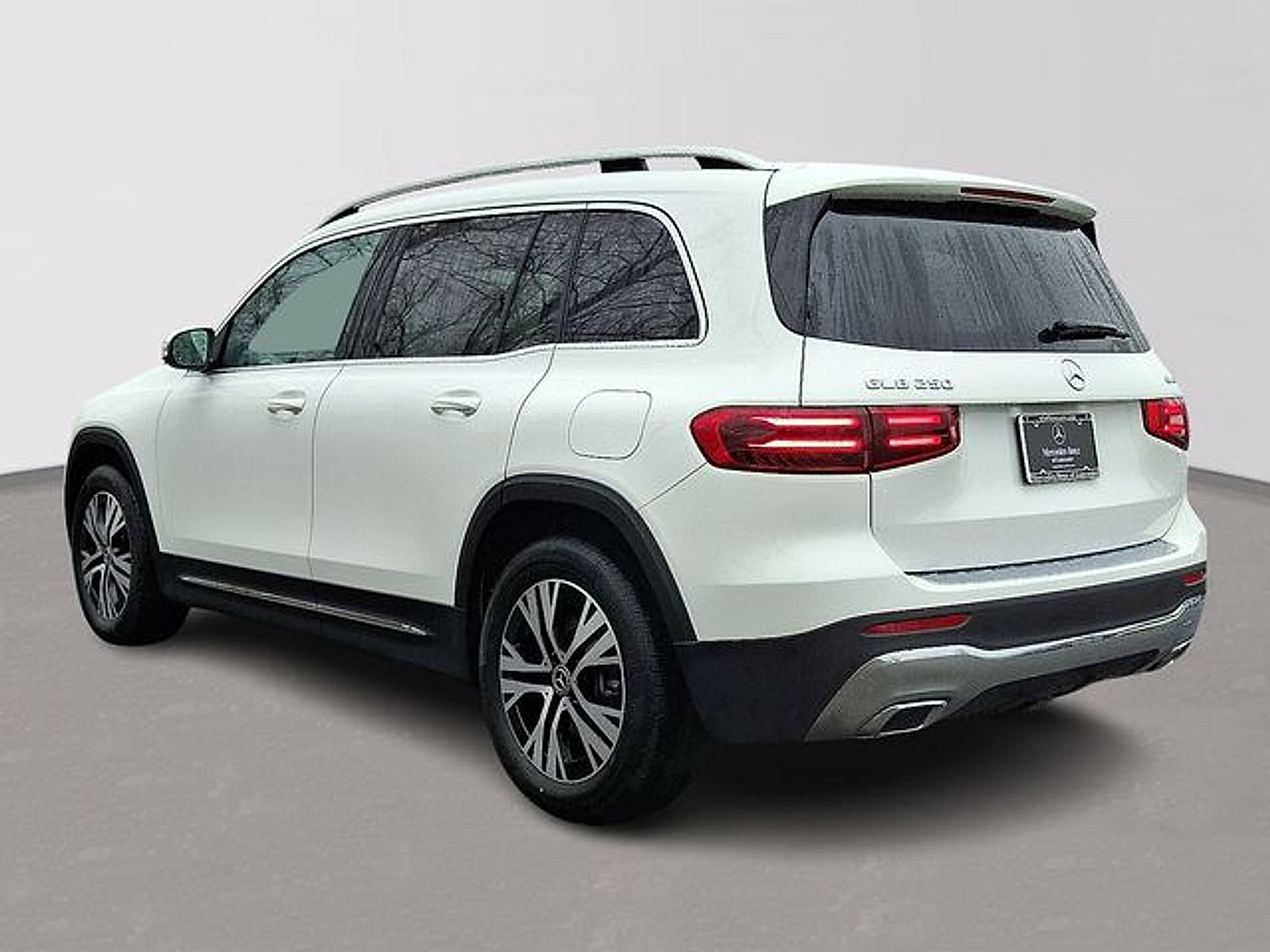 Used 2026 Mercedes-Benz GLB 250 4MATIC image 6