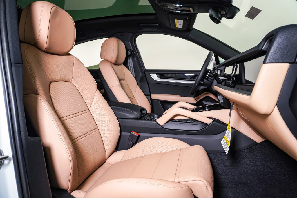 New 2026 Porsche Cayenne Coupe AWD/4WD image 15