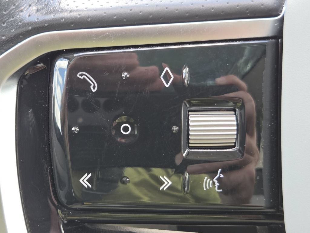 Used 2023 Land Rover Range Rover Evoque R-Dynamic S AWD/4WD image 12