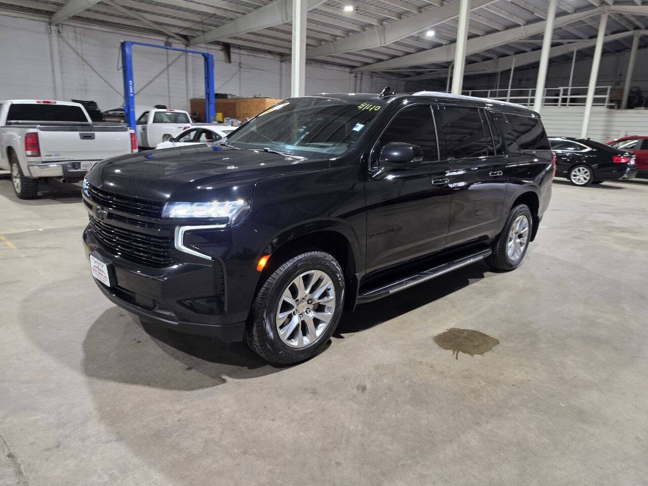 Used 2023 Chevrolet Suburban Premier AWD/4WD image 2