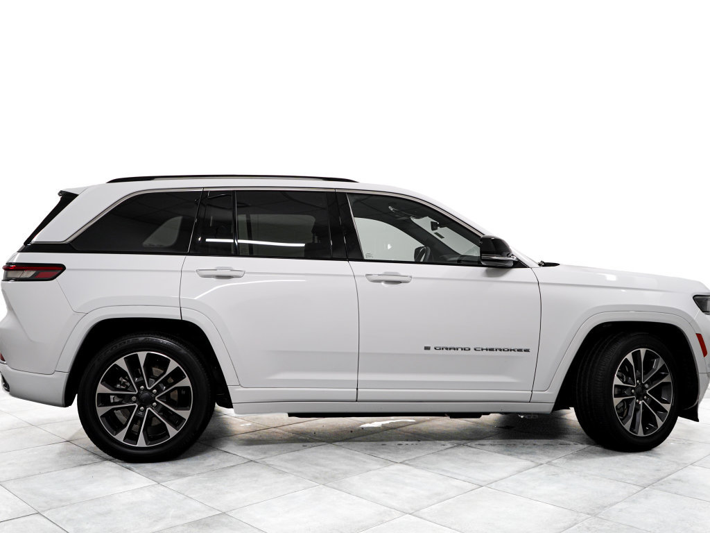 Used 2023 Jeep Grand Cherokee Overland AWD/4WD image 7
