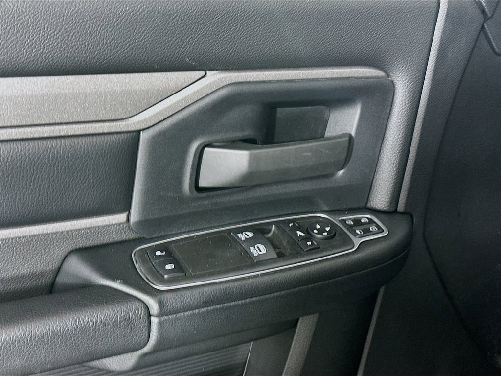 Used 2024 RAM 2500 Tradesman w/ Chrome Appearance Group image 23