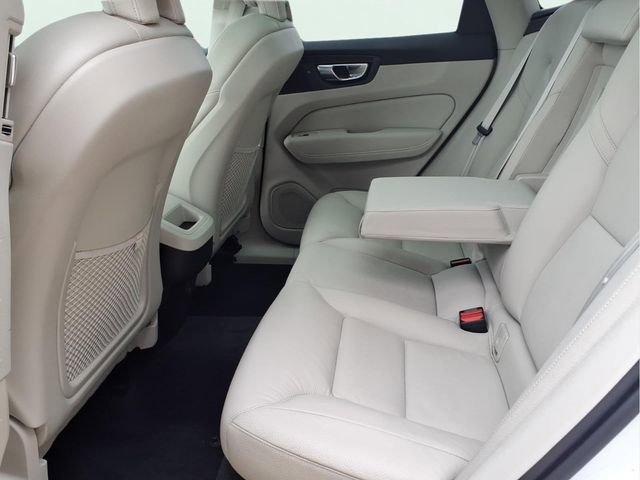 Used 2022 Volvo XC60 B5 Momentum AWD/4WD image 22