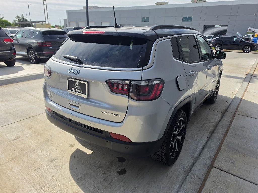 Used 2025 Jeep Compass Limited AWD/4WD image 4