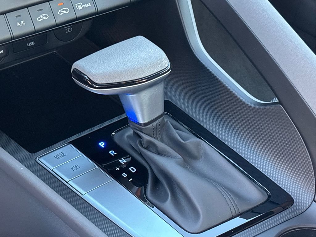 Certified 2025 Hyundai Elantra SE w/ Cargo Package image 31