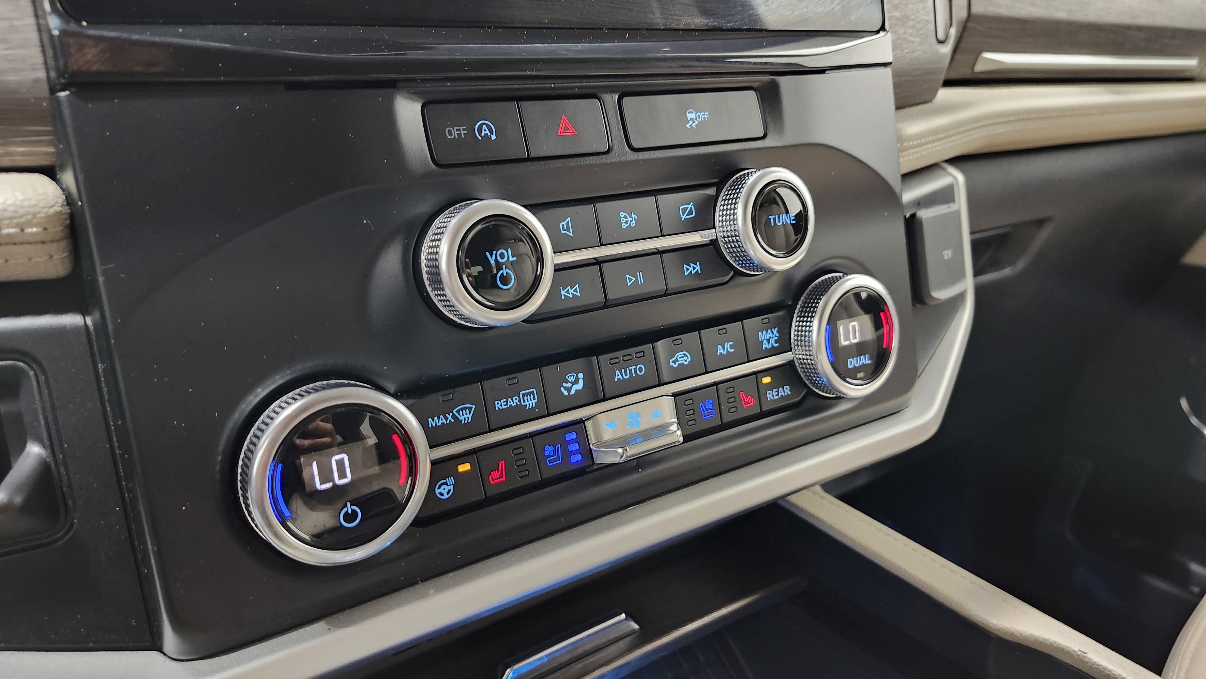 Used 2024 Ford Expedition Limited image 34