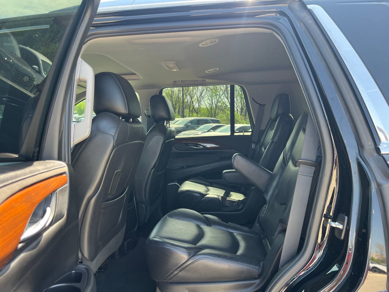 Used 2018 Cadillac Escalade Luxury RWD image 19