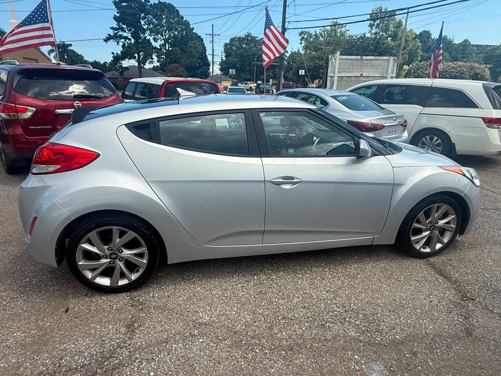 Used 2016 Hyundai Veloster FWD image 5