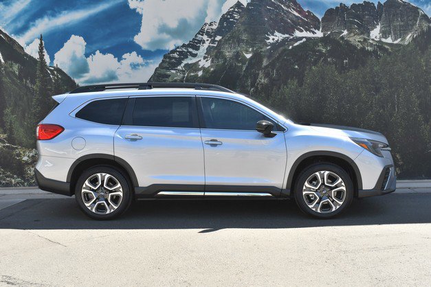 Used 2025 Subaru Ascent Limited w/ Popular Package #2 image 2