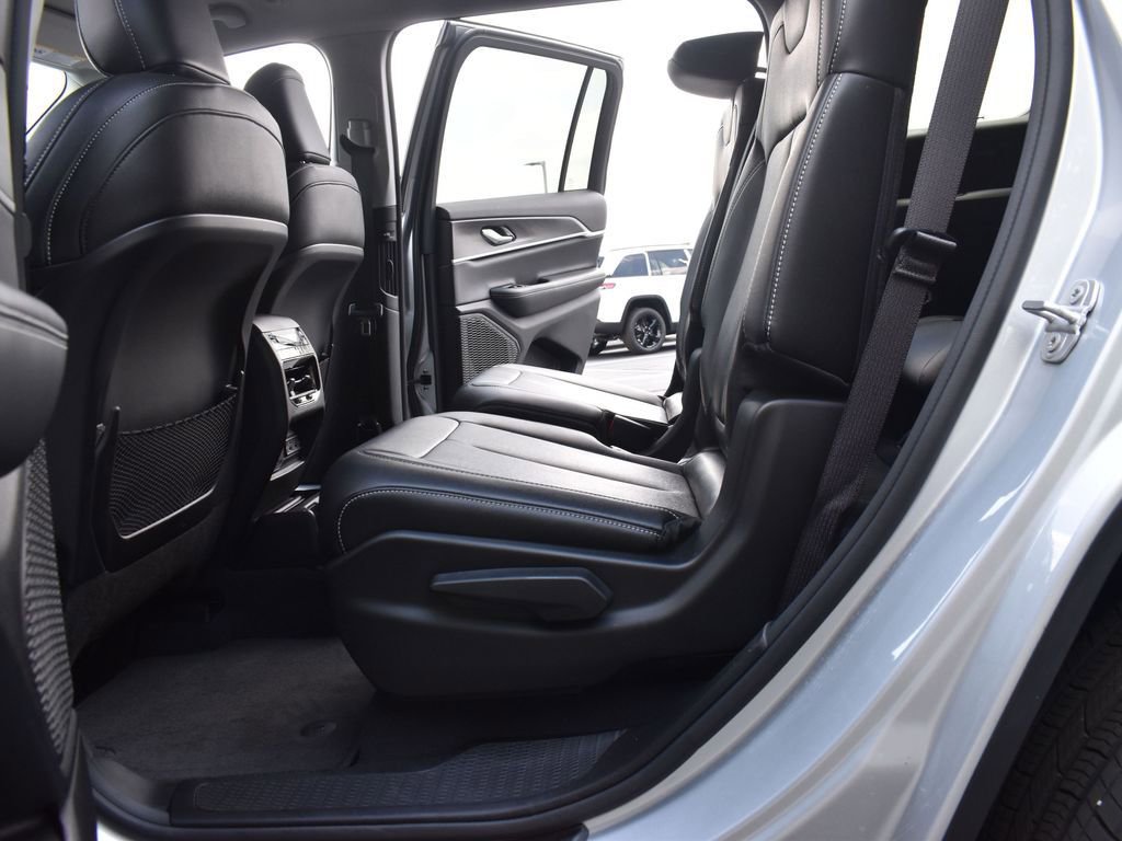 Used 2023 Jeep Grand Cherokee L Limited w/ Trailer Tow Group (B) image 22