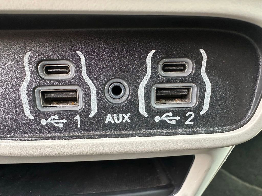 Used 2023 Chrysler Pacifica Touring-L FWD image 17