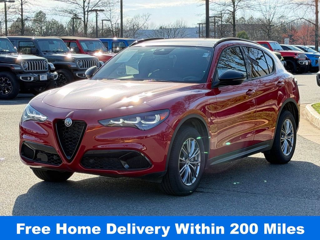Used 2024 Alfa Romeo Stelvio Sprint image 2