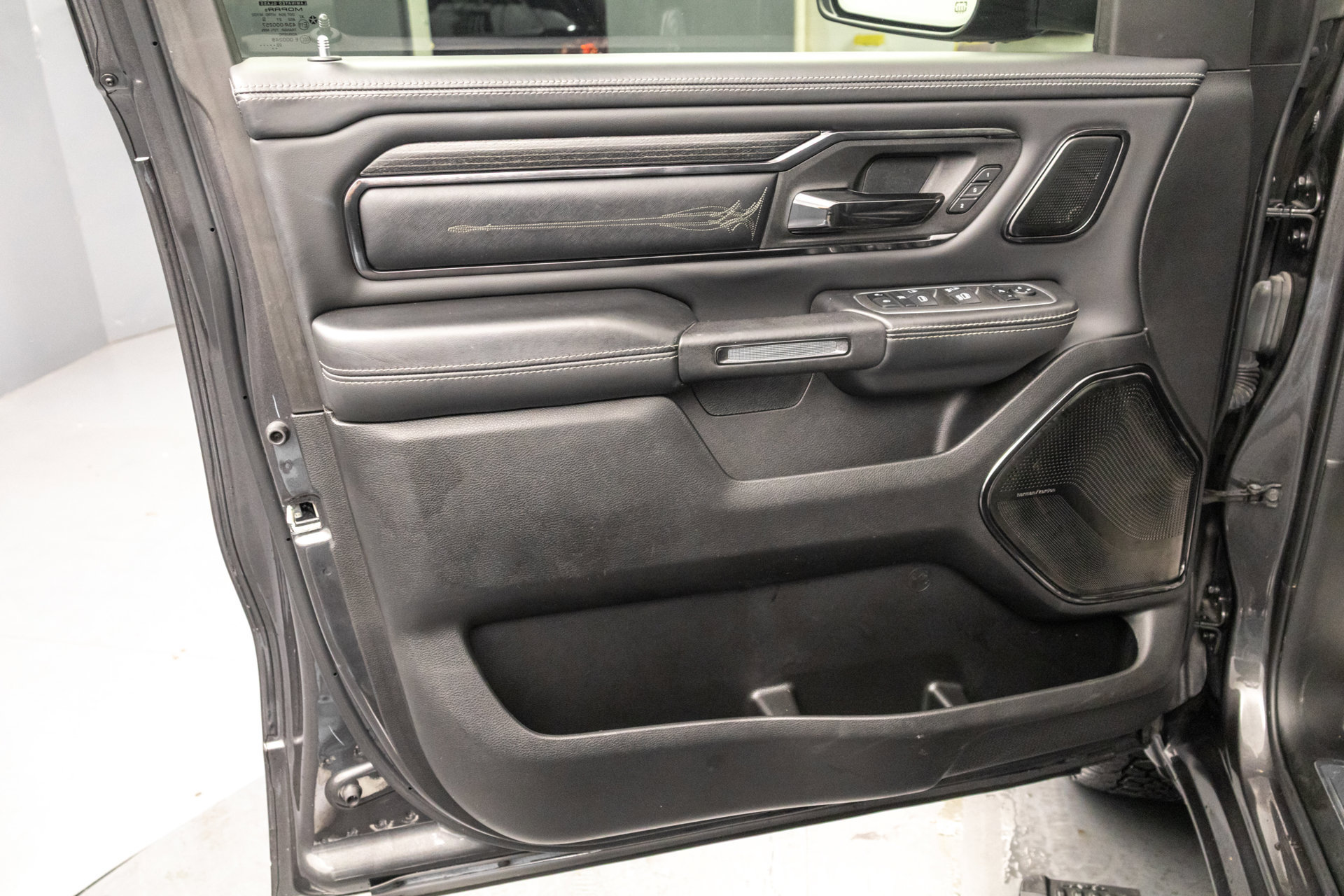 Used 2022 RAM 1500 Limited w/ Night Edition AWD/4WD image 27