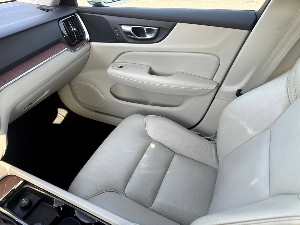 Used 2021 Volvo S60 T5 Momentum w/ Premium Package FWD image 19