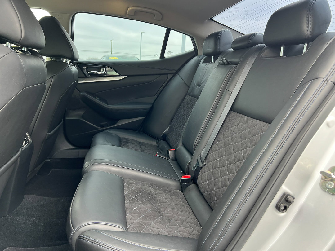 Used 2017 Nissan Maxima SR image 24