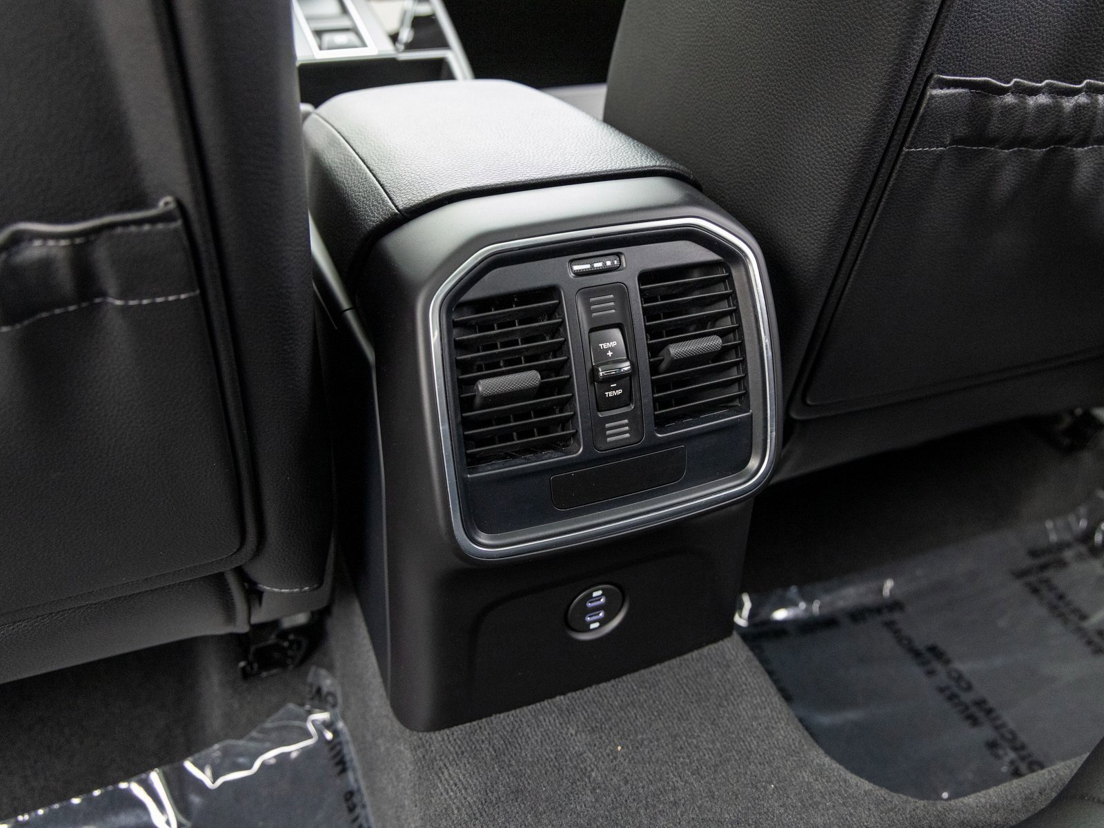 Certified 2025 Porsche Macan image 37