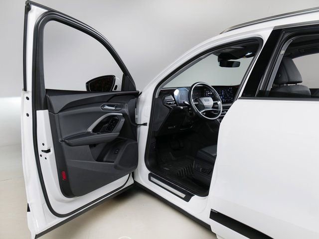 Used 2025 Audi Q5 Premium w/ Convenience Package AWD/4WD image 24