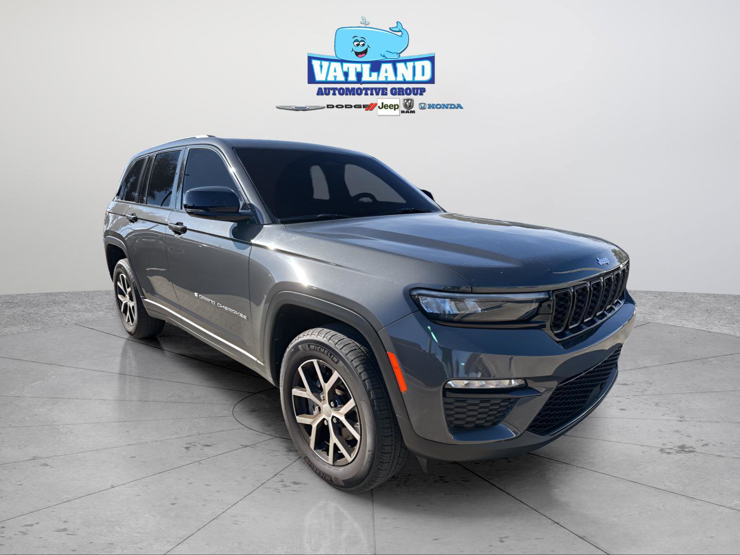 Certified 2024 Jeep Grand Cherokee Limited image 3