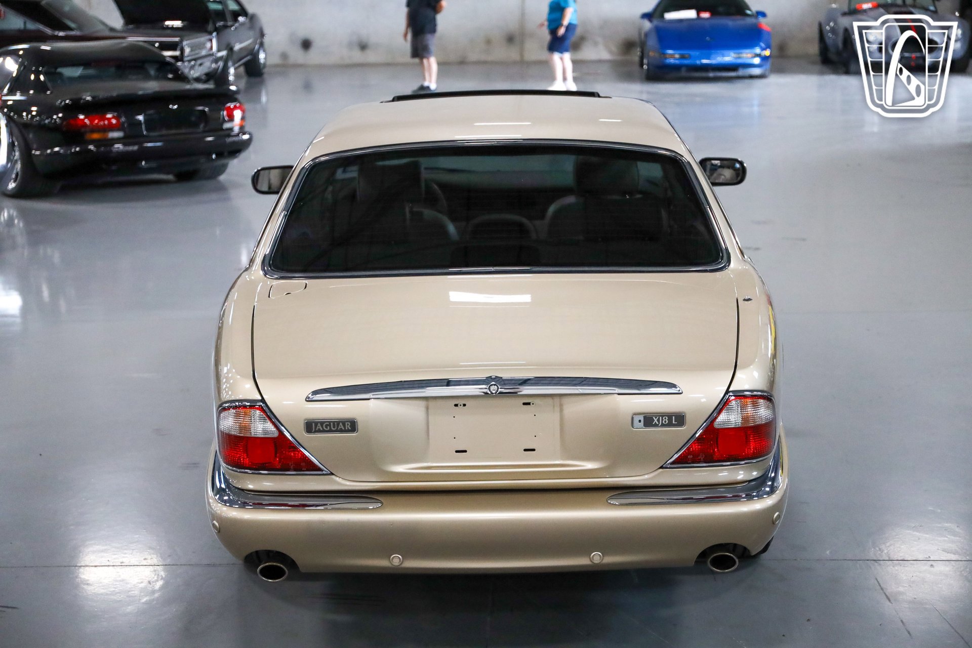 Used 2001 Jaguar XJ8 image 32