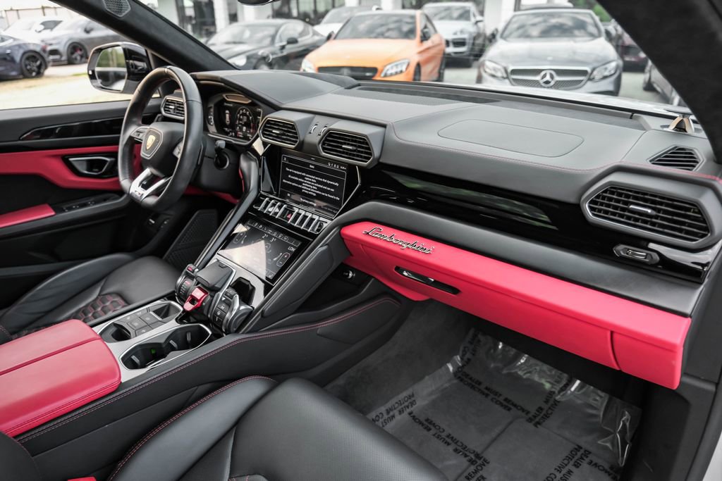 Used 2022 Lamborghini Urus image 10