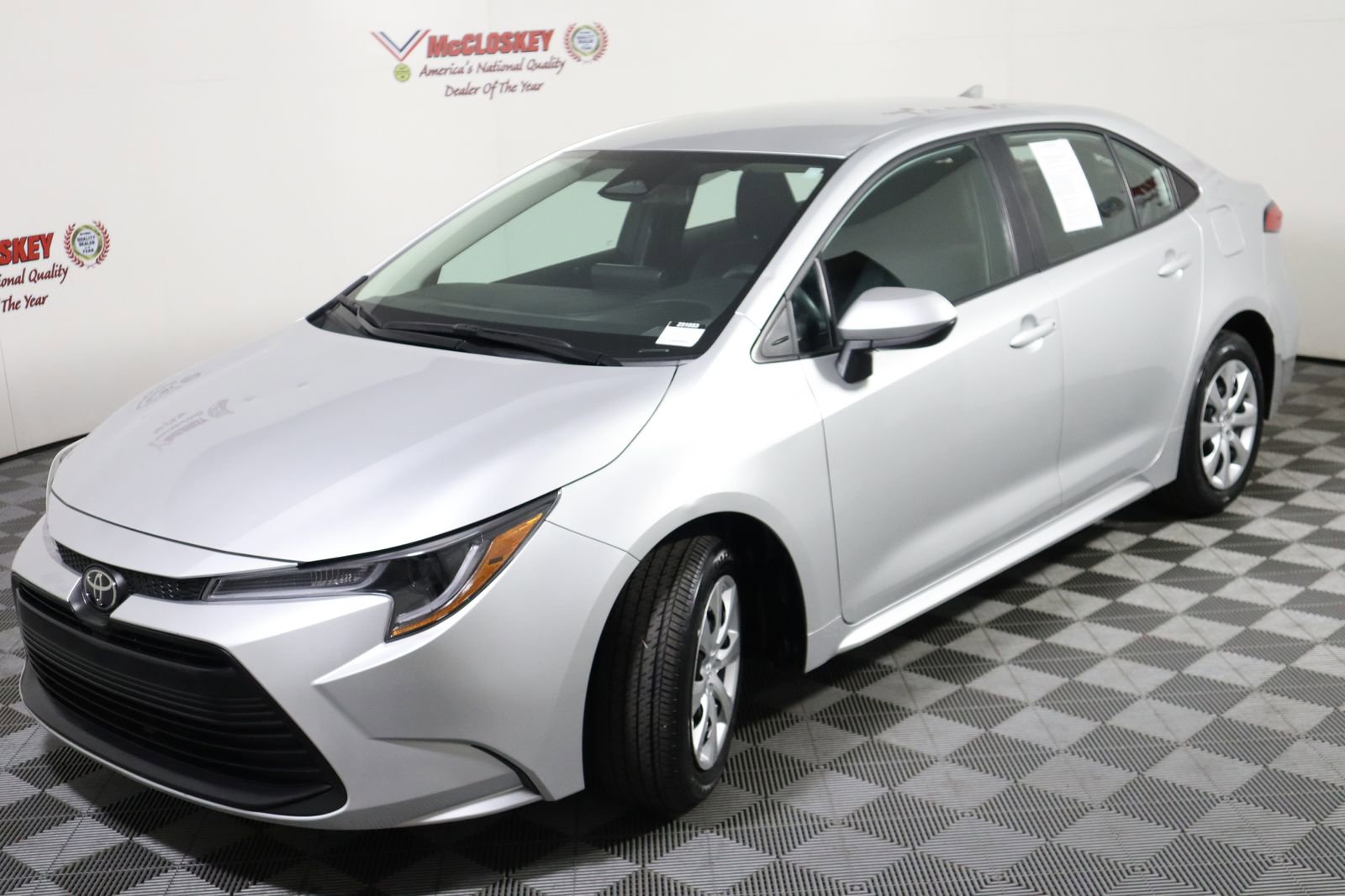 Used 2025 Toyota Corolla LE image 13