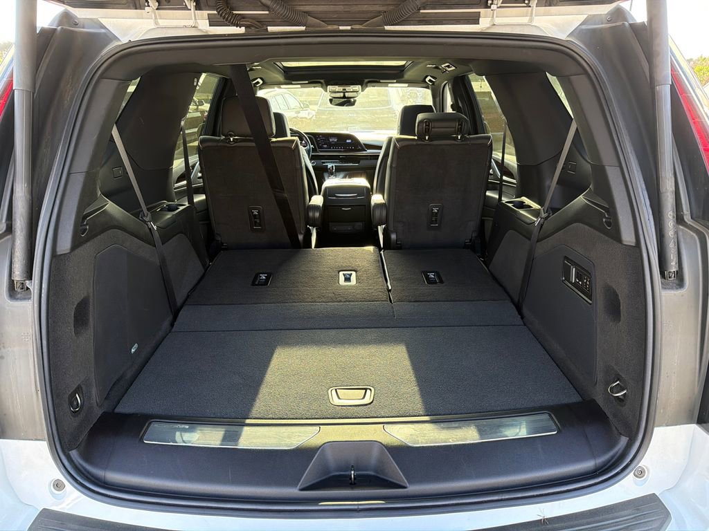 Used 2023 Cadillac Escalade Premium Luxury RWD image 18