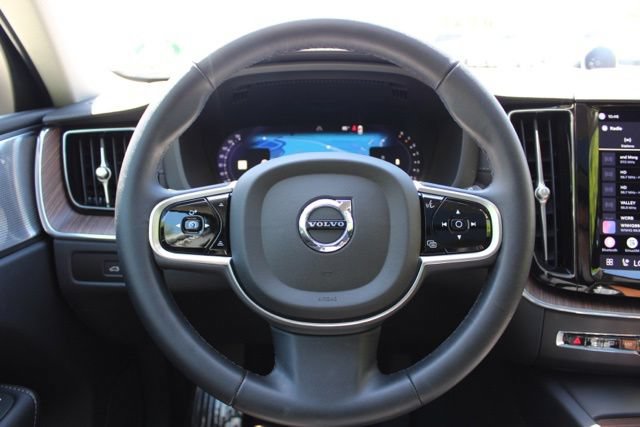 Certified 2023 Volvo XC60 B5 Ultimate AWD/4WD image 30