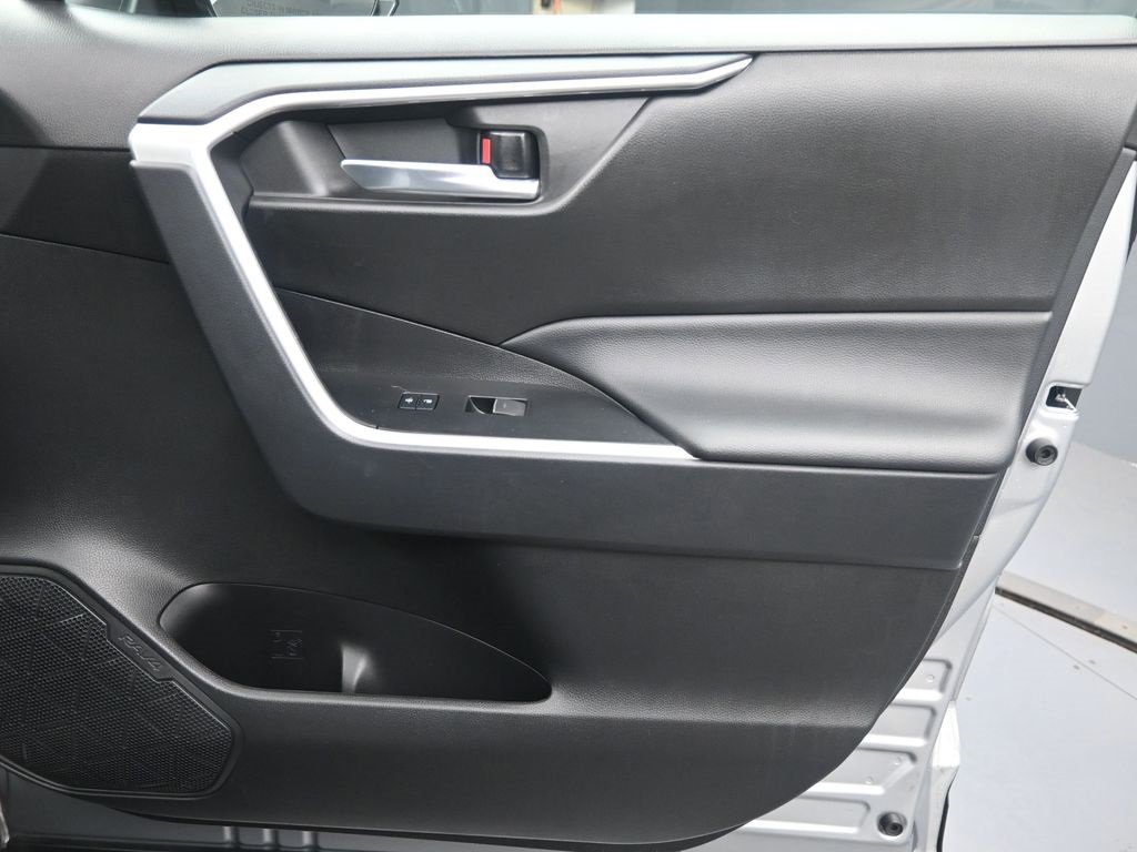 Used 2022 Toyota RAV4 XLE image 29