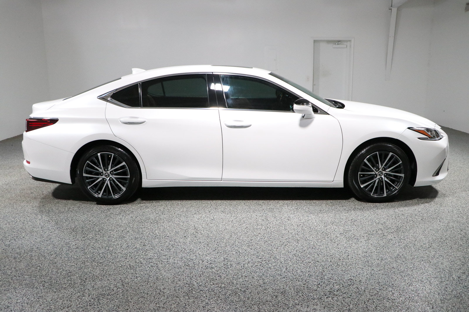 Used 2025 Lexus ES 350 w/ Premium Package FWD image 6