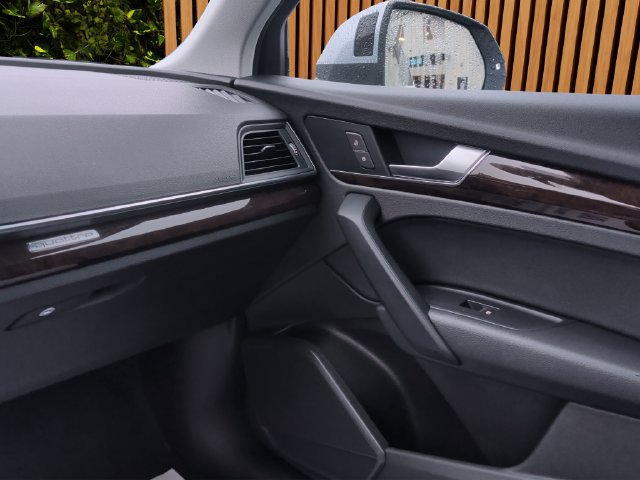 Used 2018 Audi Q5 2.0T Premium Plus w/ Premium Plus Package AWD/4WD image 11
