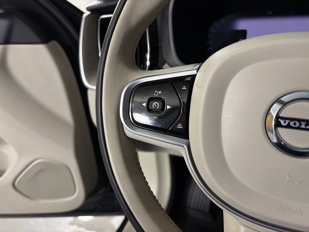 Used 2022 Volvo XC60 B6 Inscription w/ Advanced Package image 21