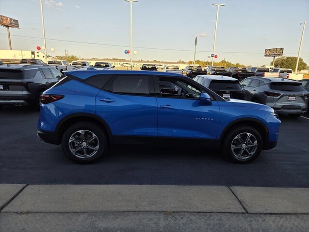 Used 2026 Chevrolet Blazer LT FWD image 6