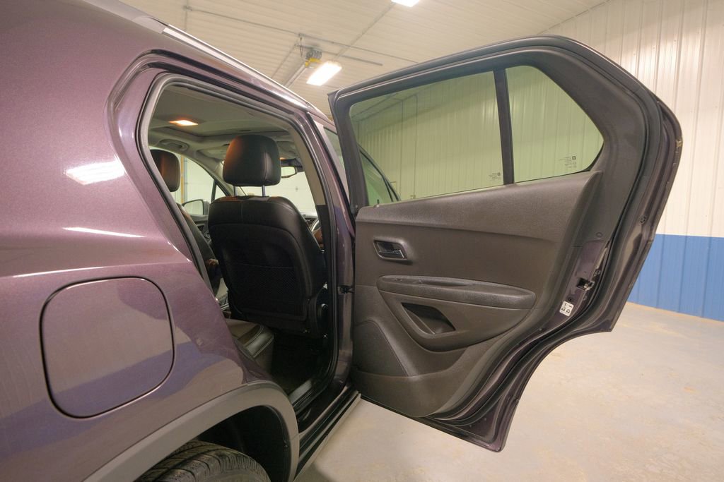 Used 2016 Chevrolet Trax LT w/ LT Sun and Sound Package image 17