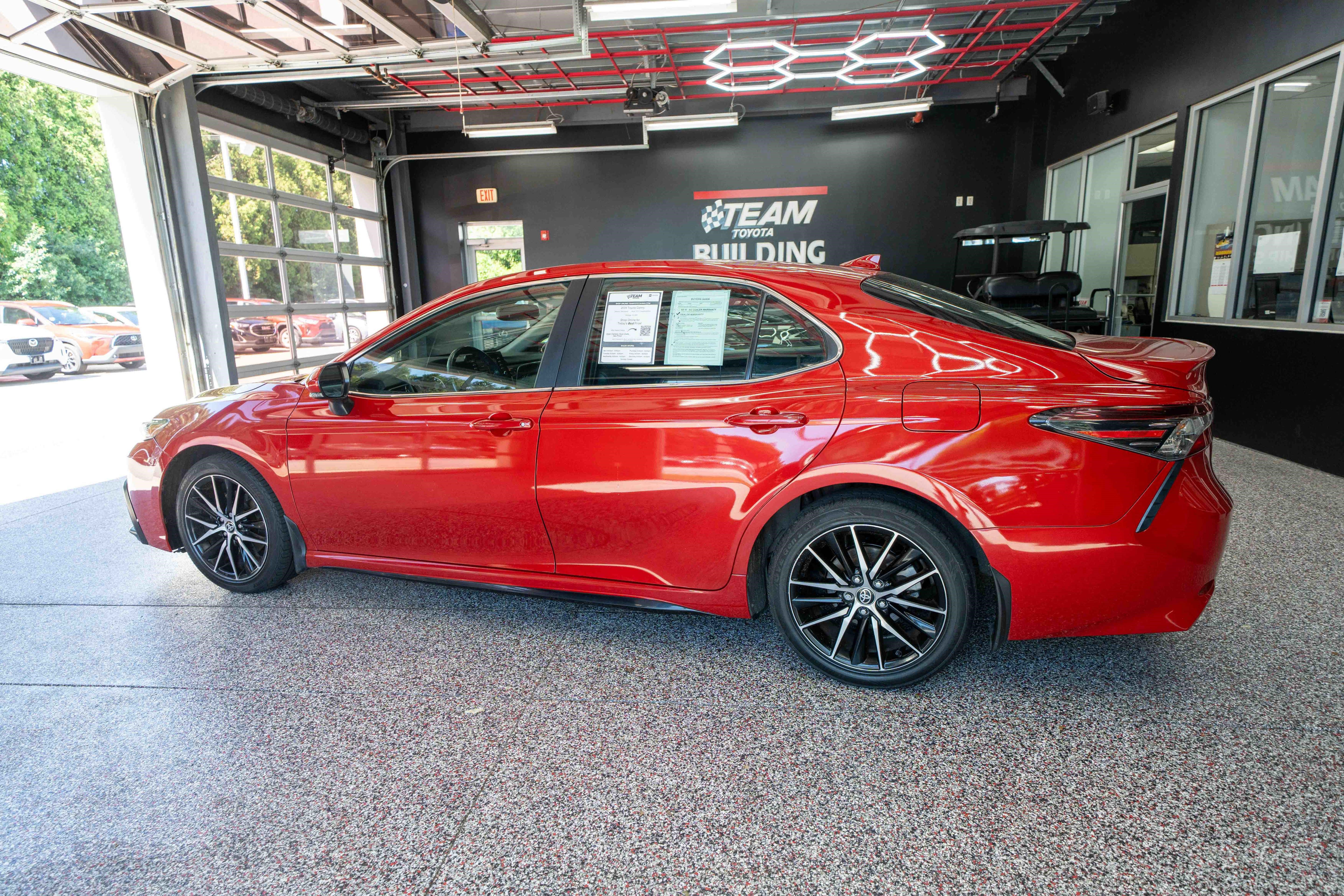 Used 2024 Toyota Camry SE w/ Convenience Package FWD image 2