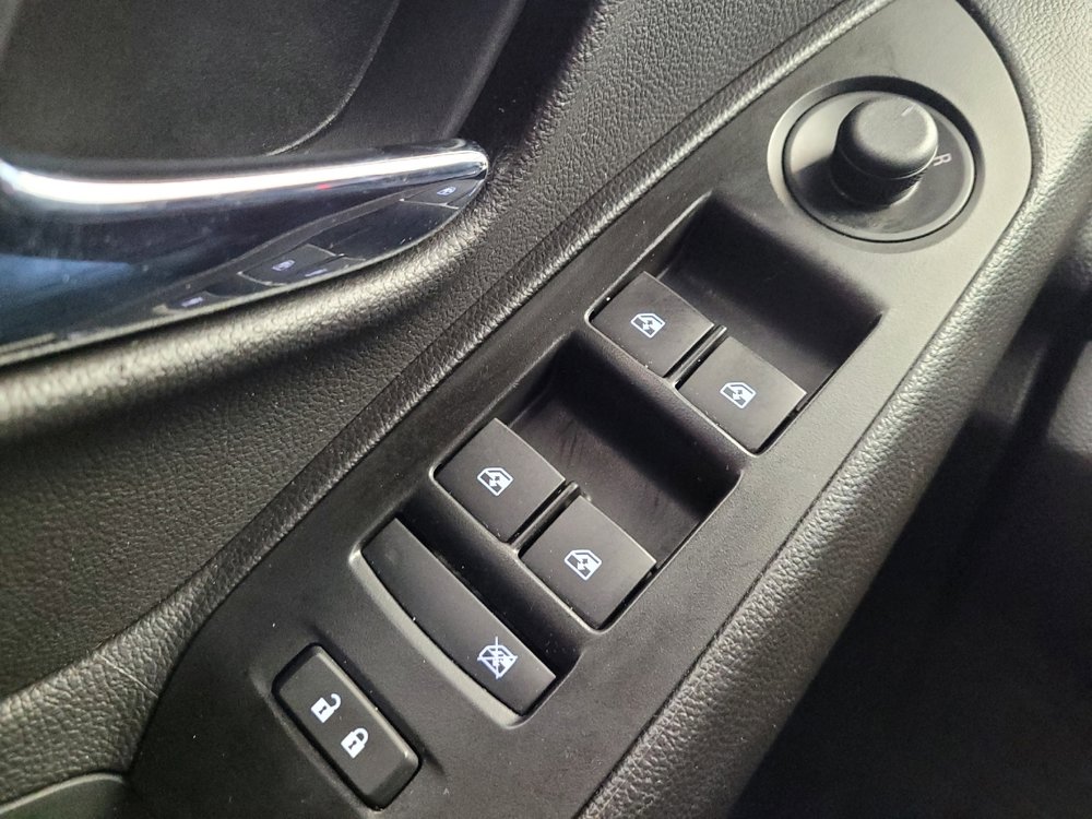 Used 2019 Chevrolet Trax LT w/ LT Convenience Package image 27