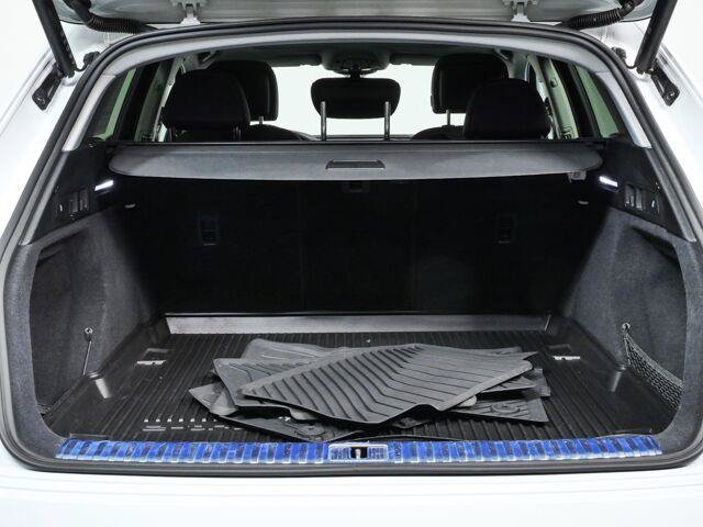 Used 2023 Audi e-tron Premium Plus w/ Premium Plus Package AWD/4WD image 30