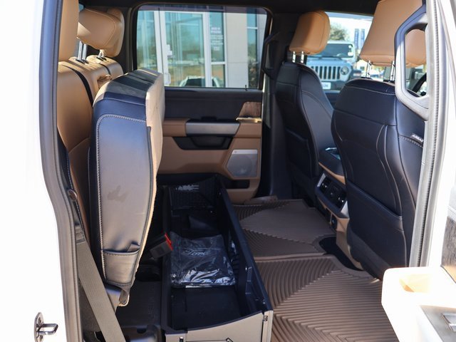 Used 2023 Ford F350 Lariat image 17