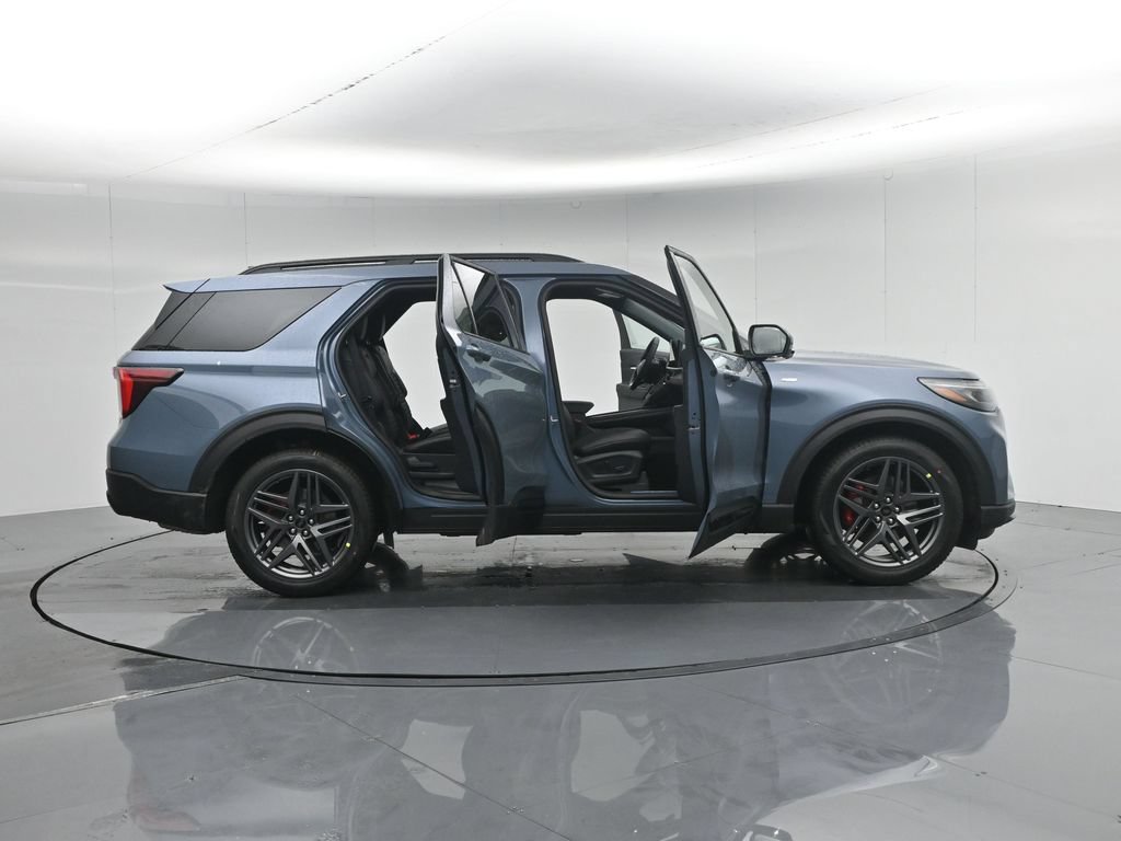 New 2026 Ford Explorer ST-Line w/ ST-Line Street Pack RWD image 4
