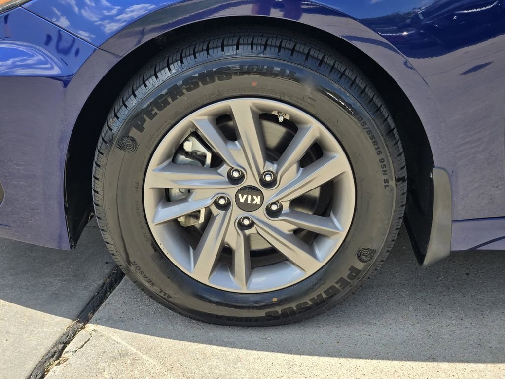 Certified 2020 Kia Optima LX FWD image 17