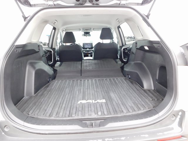 Used 2022 Toyota RAV4 LE image 22