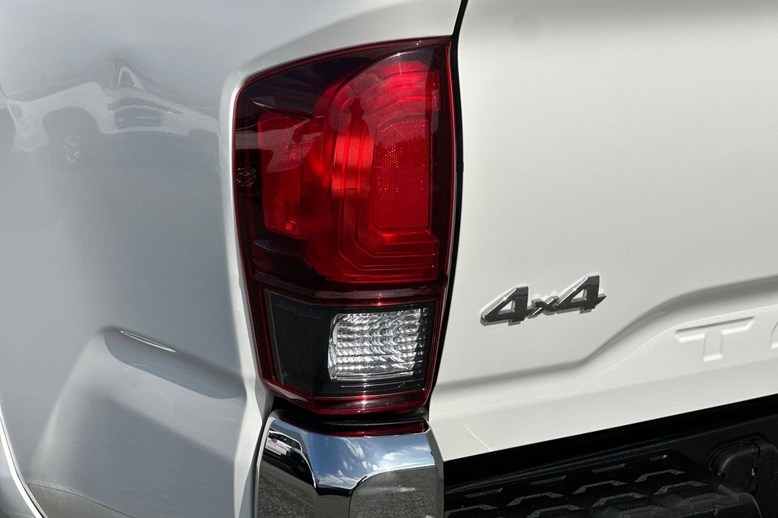 Used 2020 Toyota Tacoma SR5 AWD/4WD image 35