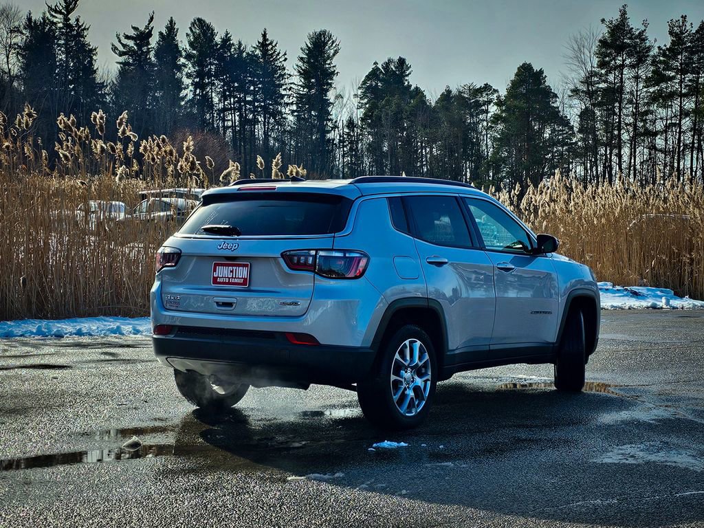 Used 2024 Jeep Compass Latitude image 3